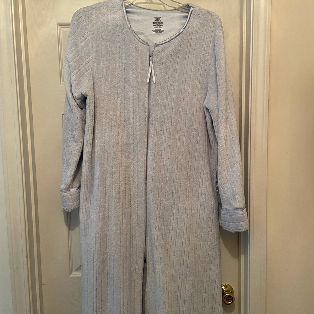 X Large fleece robe, zips in the front , has cuffed sleeves , lite blue